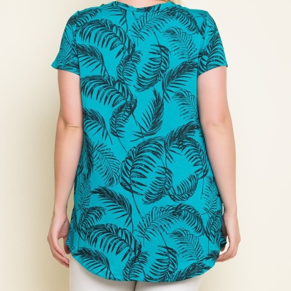 Plus Size Short Sleeve Knit Top with Rounded Hem - Picture 2 of 4